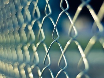 Ограждения для детской площадки: сравниваем и выбираем
